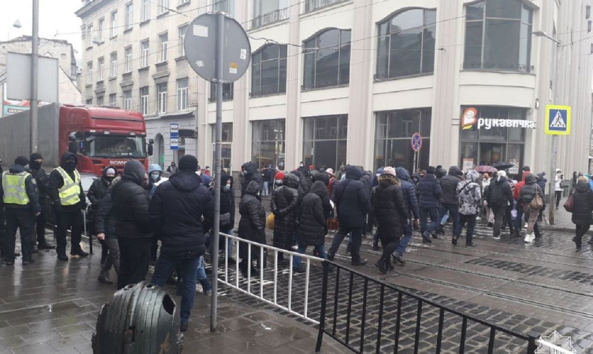 Підприємці перекрили дорогу в центрі Львова