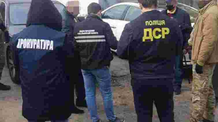 На хабарі 10 тис. доларів від львівського підприємця затримали чиновника Київської ОДА