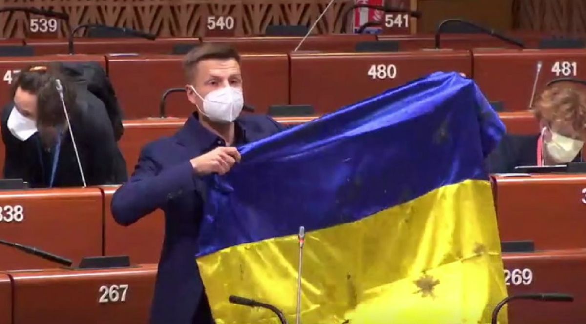У ПАРЄ не дозволили демонструвати український прапор з передової ООС