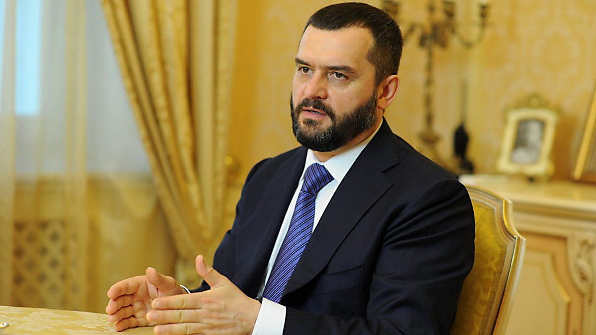 Суд заочно арештував екс-главу МВС Віталія Захарченка