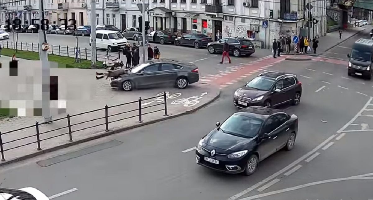 22-річний водій Ford Fusion збив львів’янку на тротуарі