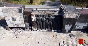 У Львові почали демонтаж барельєфів Монумента слави