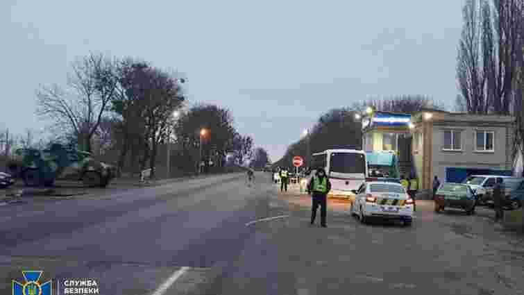 СБУ затримала кілька автобусів з «тітушками» по дорозі на Харківщину