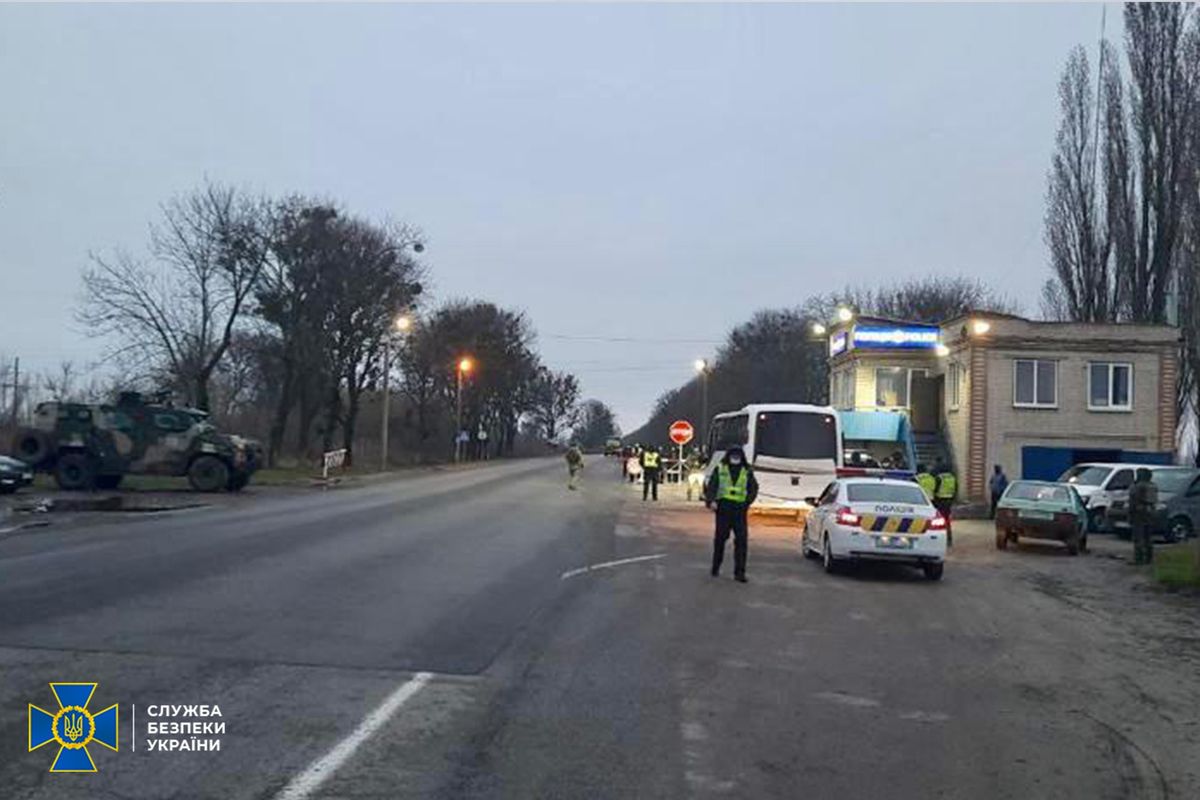 СБУ затримала кілька автобусів з «тітушками» по дорозі на Харківщину