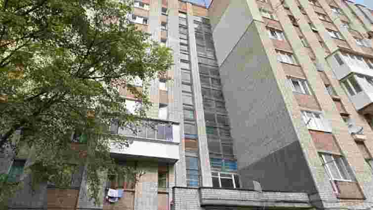 У Львові з балкону дев'ятого поверху випав 23-річний хлопець