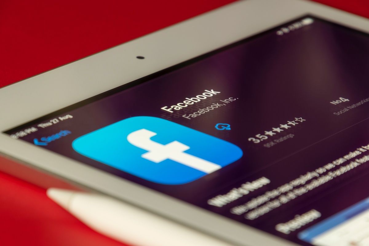 Facebook тестує дизлайки для коментарів в українських групах