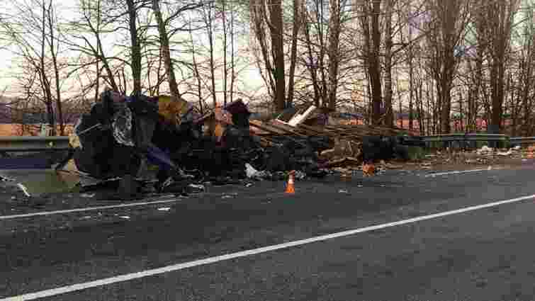 Двоє водіїв загинули внаслідок зіткнення вантажівок на Вінниччині