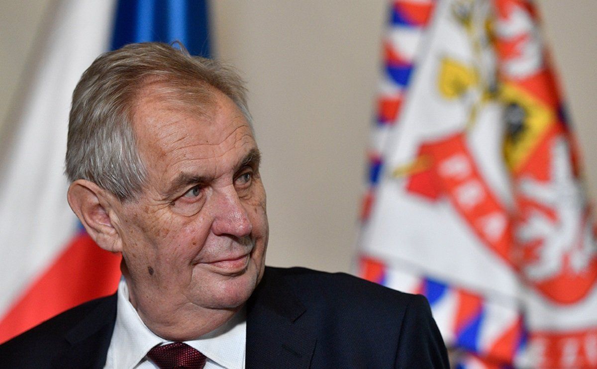 Президент Чехії назвав дві версії підриву складу зі зброєю у Врбетице