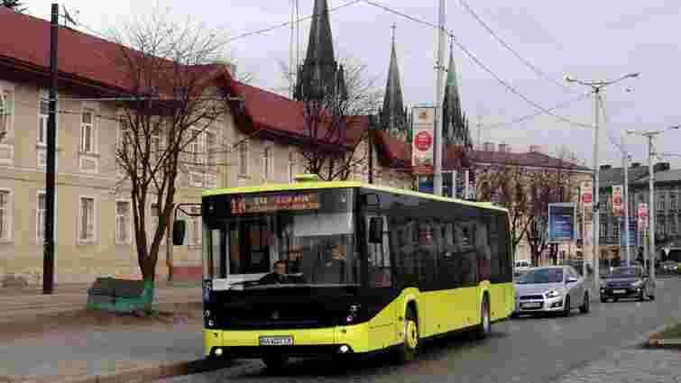 У громадському транспорті Львова відновили безкоштовний проїзд для пільговиків