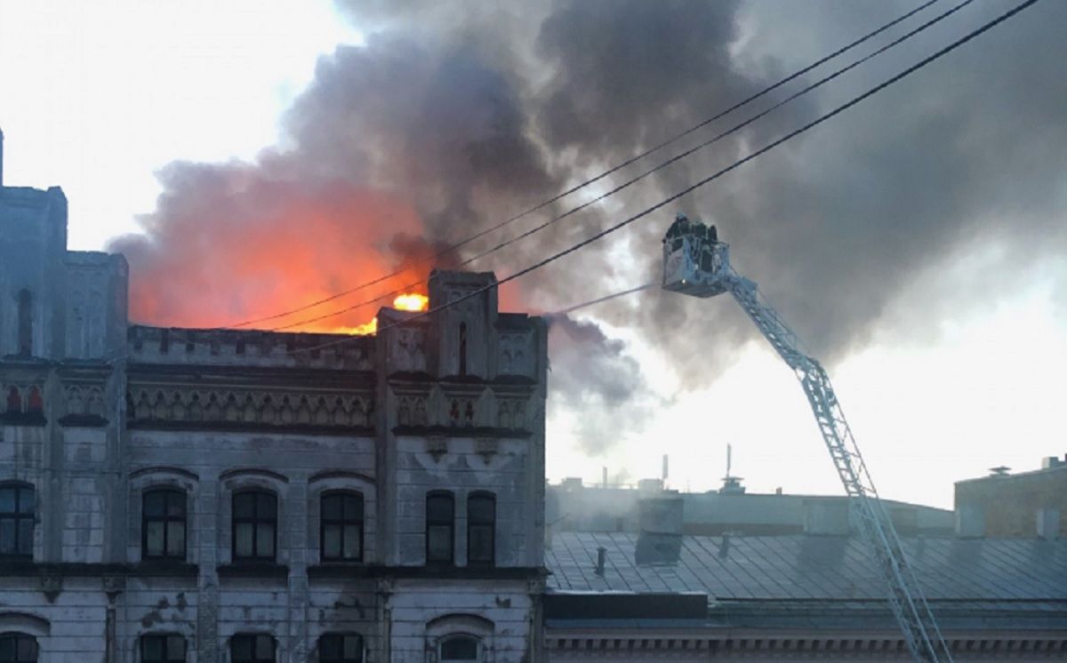 Восьмеро людей загинули в пожежі у ризькому хостелі