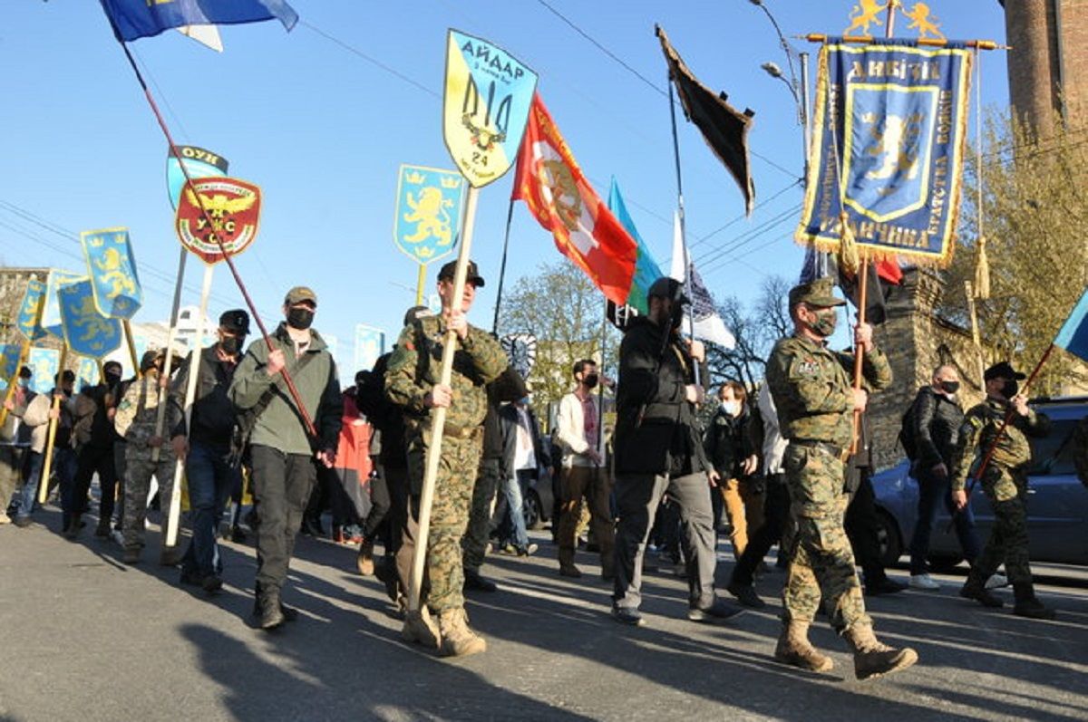 В Києві пройшов марш вишиванок на честь створення дивізії «Галичина»
