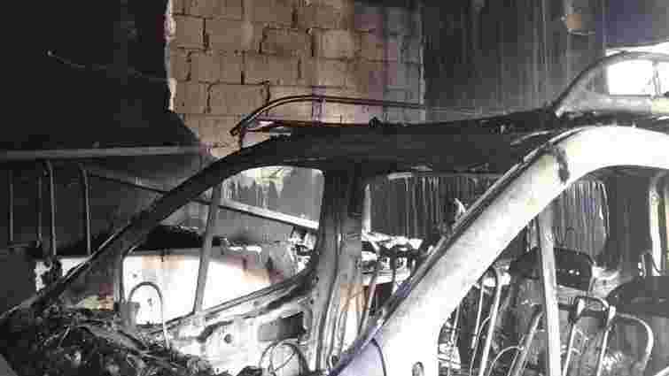 У Стрию через пожежу в гаражі згоріли два автомобілі