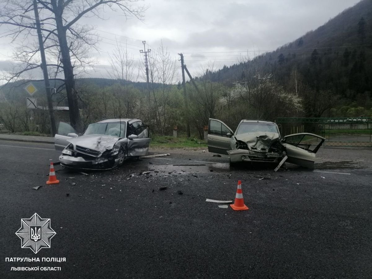 Біля Сколе в аварії постраждали троє дітей