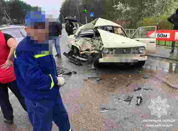 У потрійній аварії біля Львова загинув 64-річний чоловік