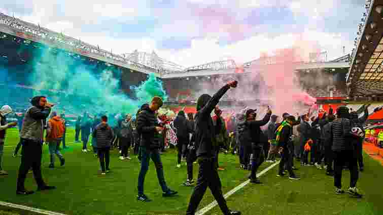 Сотні вболівальників «Манчестер Юнайтед» зірвали матч із «Ліверпулем»