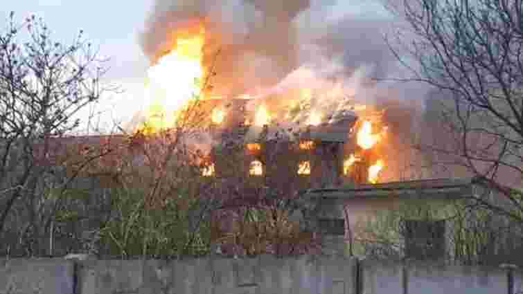 На недіючому пивзаводі у Радехові виникла масштабна пожежа