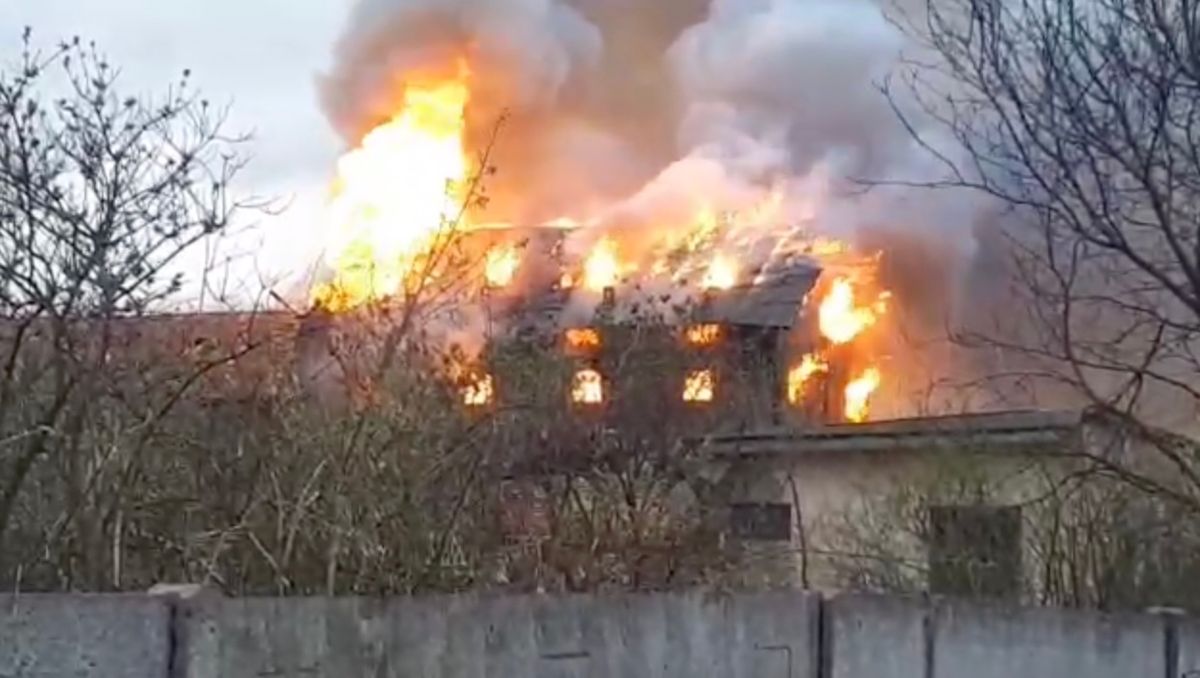 На недіючому пивзаводі у Радехові виникла масштабна пожежа