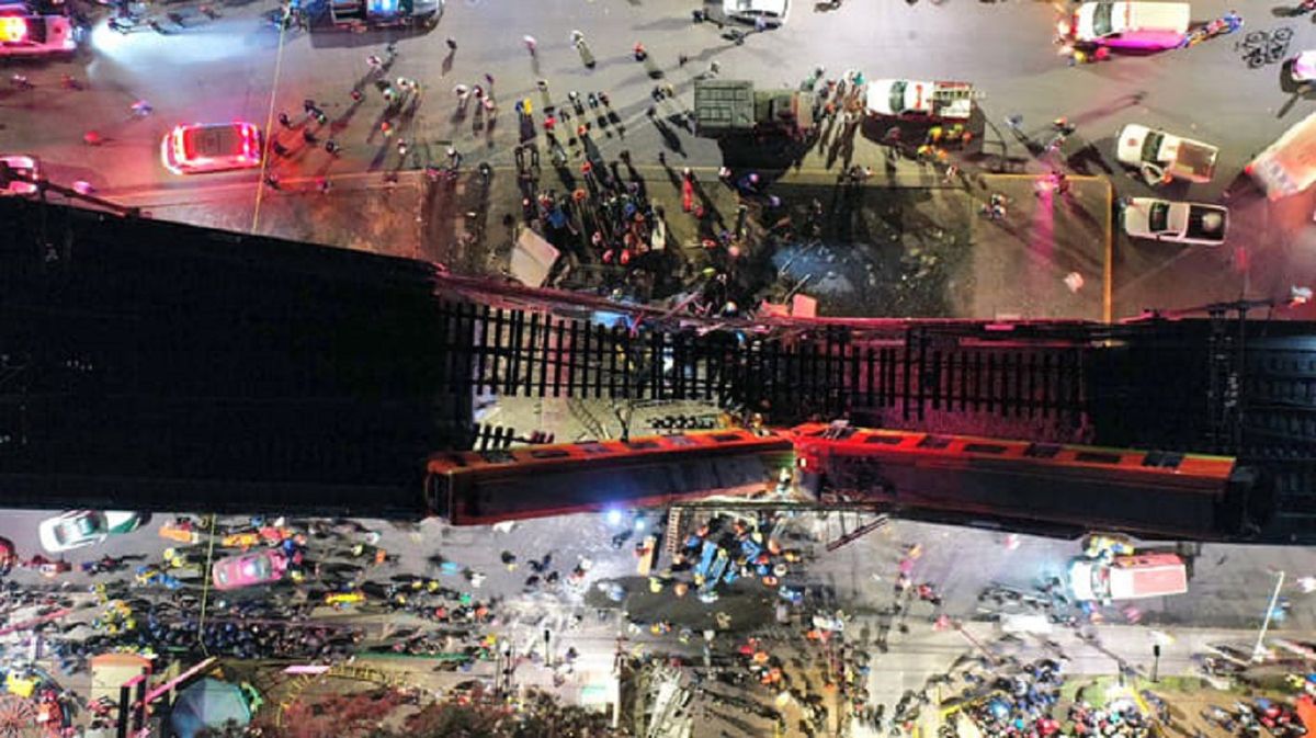 20 людей загинули через обвал моста метро разом з поїздом у Мехіко 