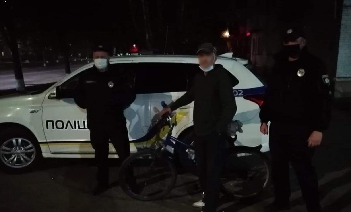 Псевдофельдшер пограбував пенсіонерів на Сумщині під приводом вакцинації