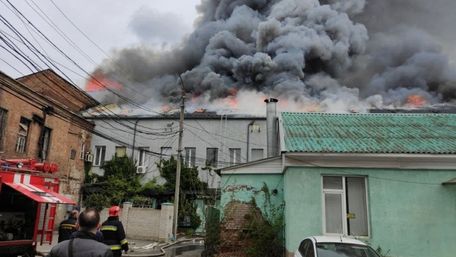 В триповерховому офісному центрі у Вінниці сталася масштабна пожежа