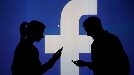 Facebook видалив мережі ботів, які причетні до «Слуги Народу» і нардепа Деркача