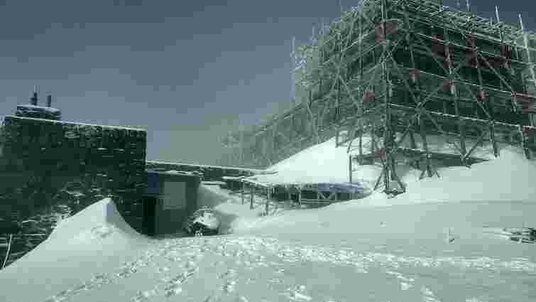 На горі Піп Іван Чорногірський за ніч 8 травня випало 20 см снігу