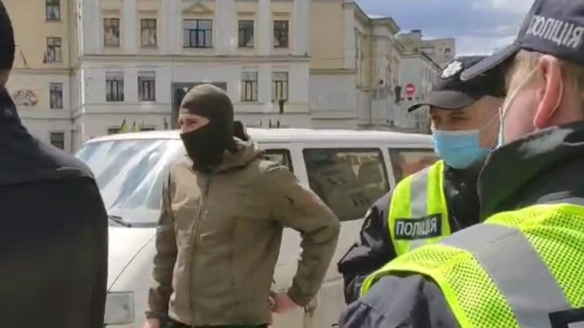 Поліція склала протокол на 16-річного киянина за нацистське вітання