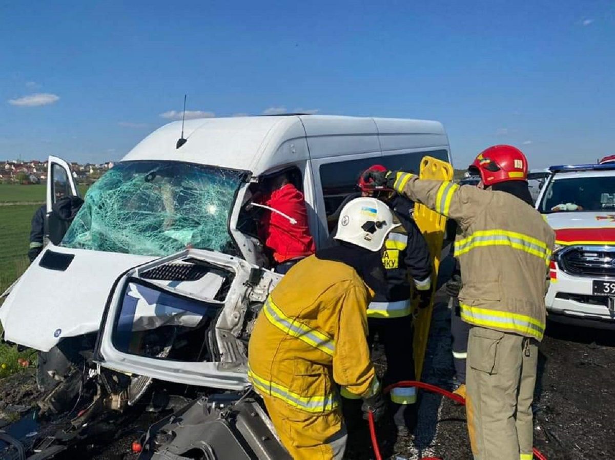 Водій легковика з немовлям загинули в ДТП на Рівненщині