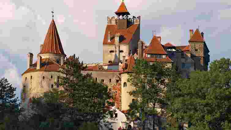 У замку Дракули в Румунії туристів безкоштовно вакцинуватимуть від Covid-19