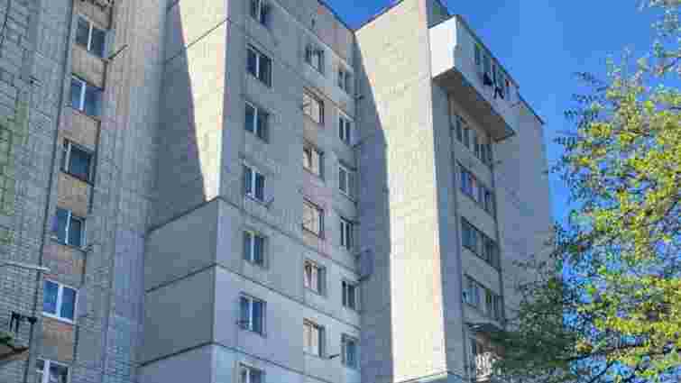 Поліція затримала 38-річну матір дівчинки, яка випала з вікна у Львові
