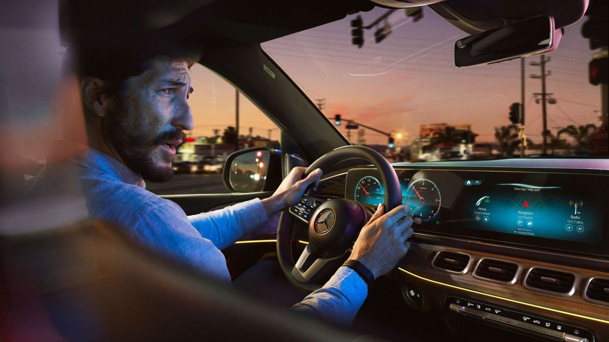 Автомобілі Mercedes-Benz мають «власну думку» про Tesla