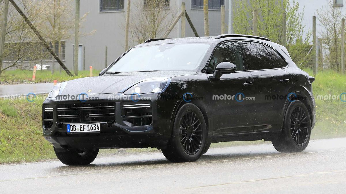 Шпигунські фото дають уявлення про вигляд оновленого Porsche Cayenne