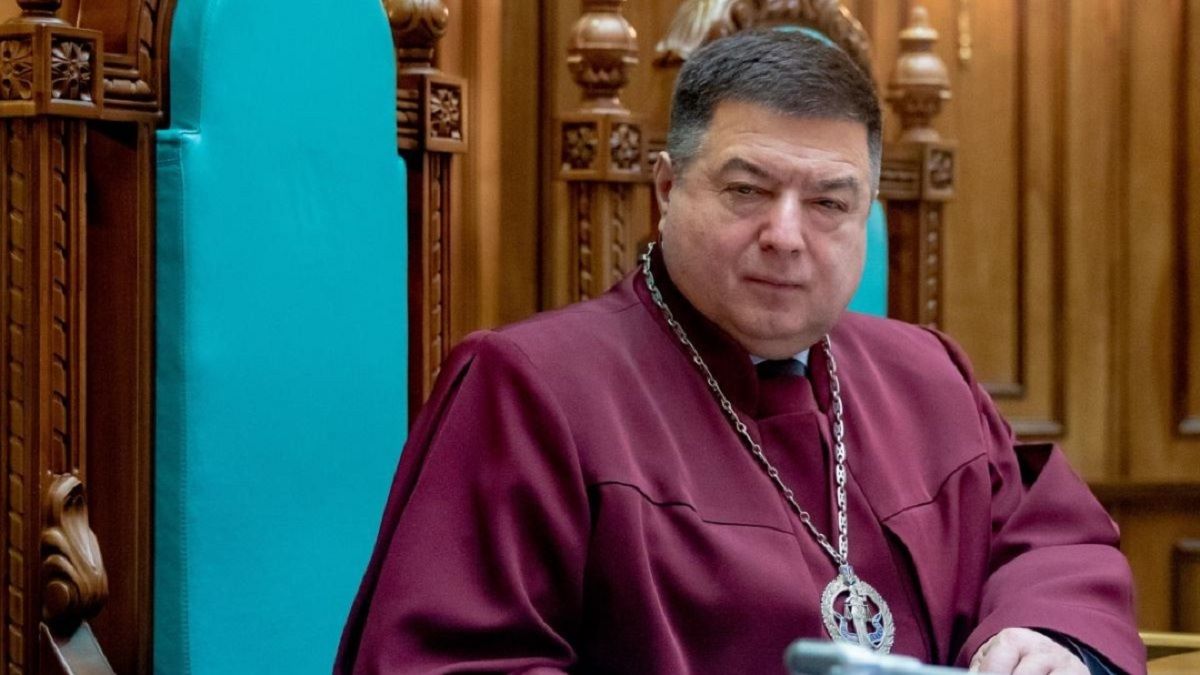 ДБР обшукало будинок відстороненого голови КСУ Олександра Тупицького