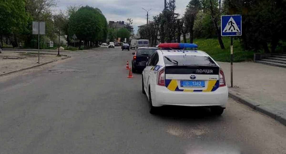 У Золочеві водій авто збив на переході 7-річну дівчинку