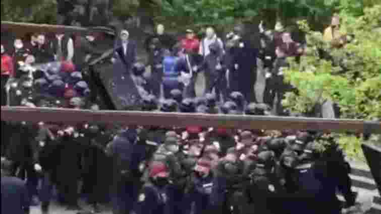 Під час матчу фіналу Кубка України у Тернополі фанати побилися з поліцією