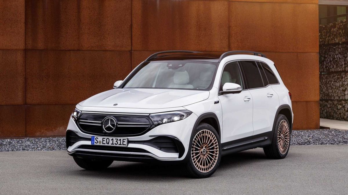 Стало відомо, коли в Україні з'явиться електричний кросовер Mercedes-Benz EQB