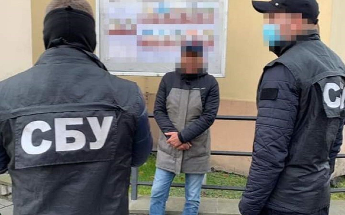 Затриманий на хабарі 3000 доларів працівник львівського суду отримав вирок
