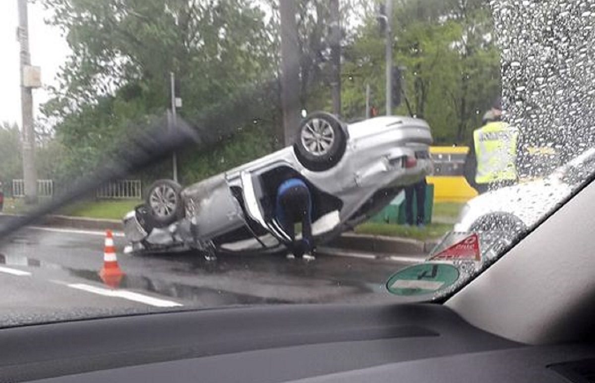 П’яний 36-річний водій Volkswagen Jetta перекинувся на дах у Львові