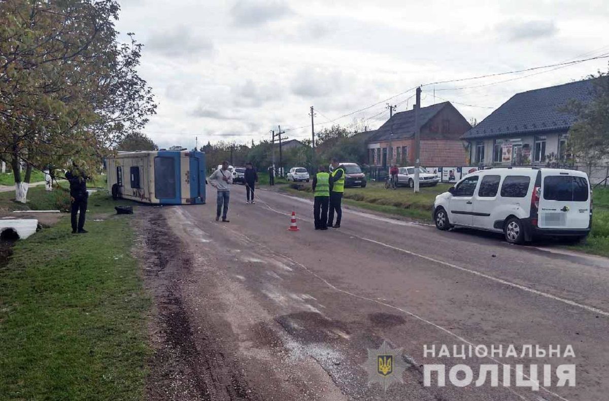 На Рівненщині перекинувся автобус з 20 пасажирами