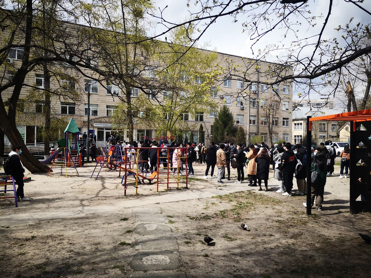 В Україні позачергово вакцинували кілька тисяч громадян Китаю