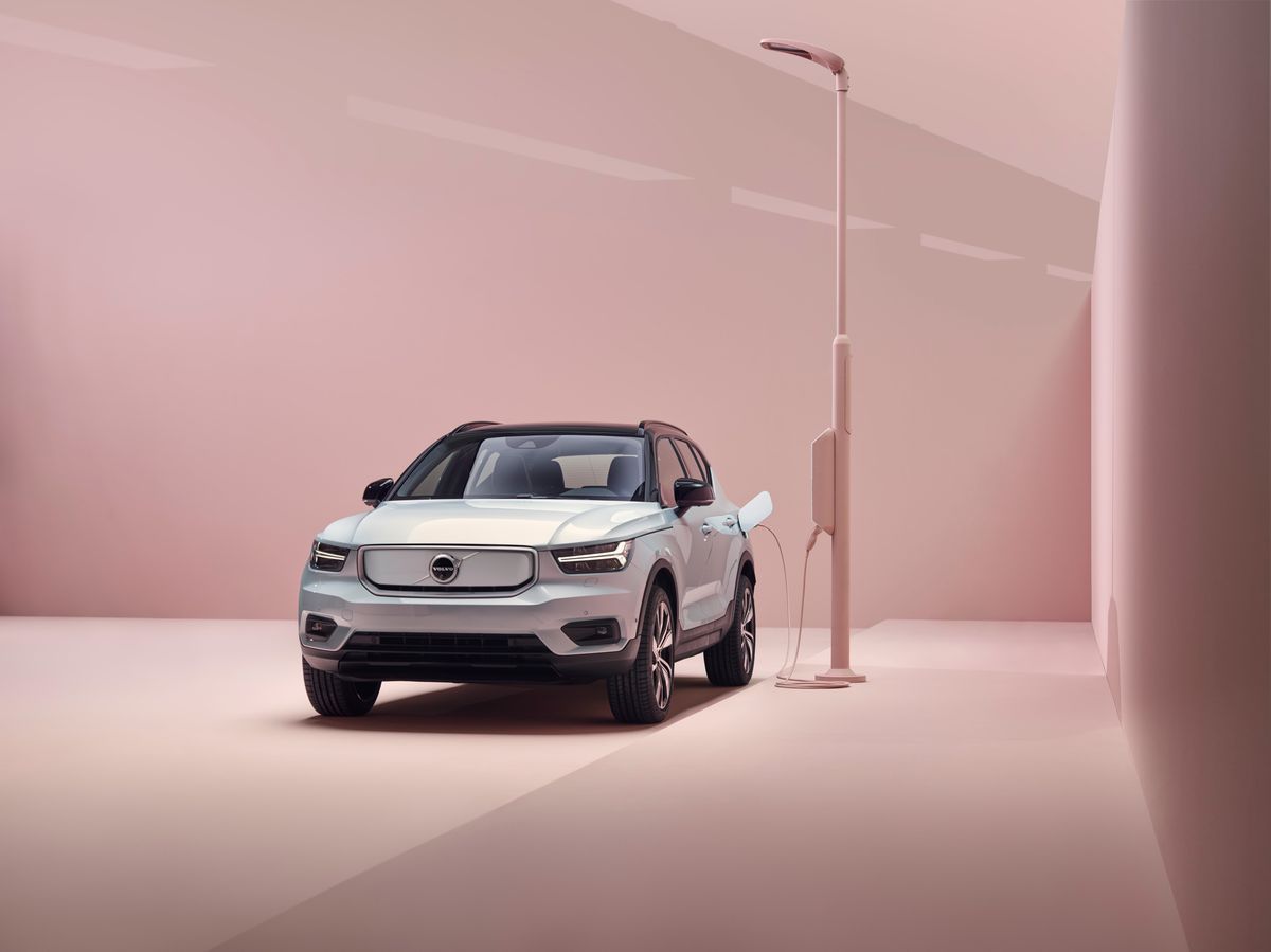 Електричний кросовер Volvo XC40 Recharge вже можна купити в Україні