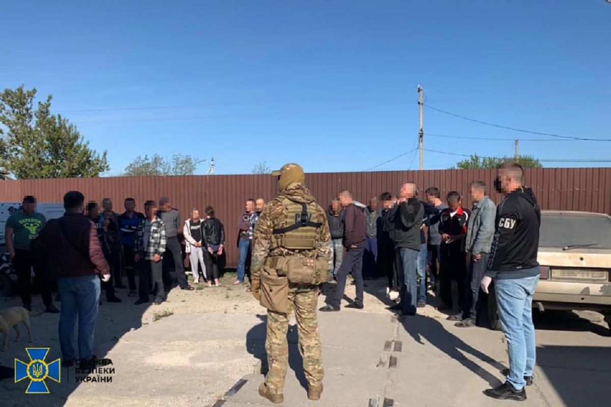 У «реабілітаційному центрі» на Херсонщині в трудовому рабстві тримали майже 80 людей