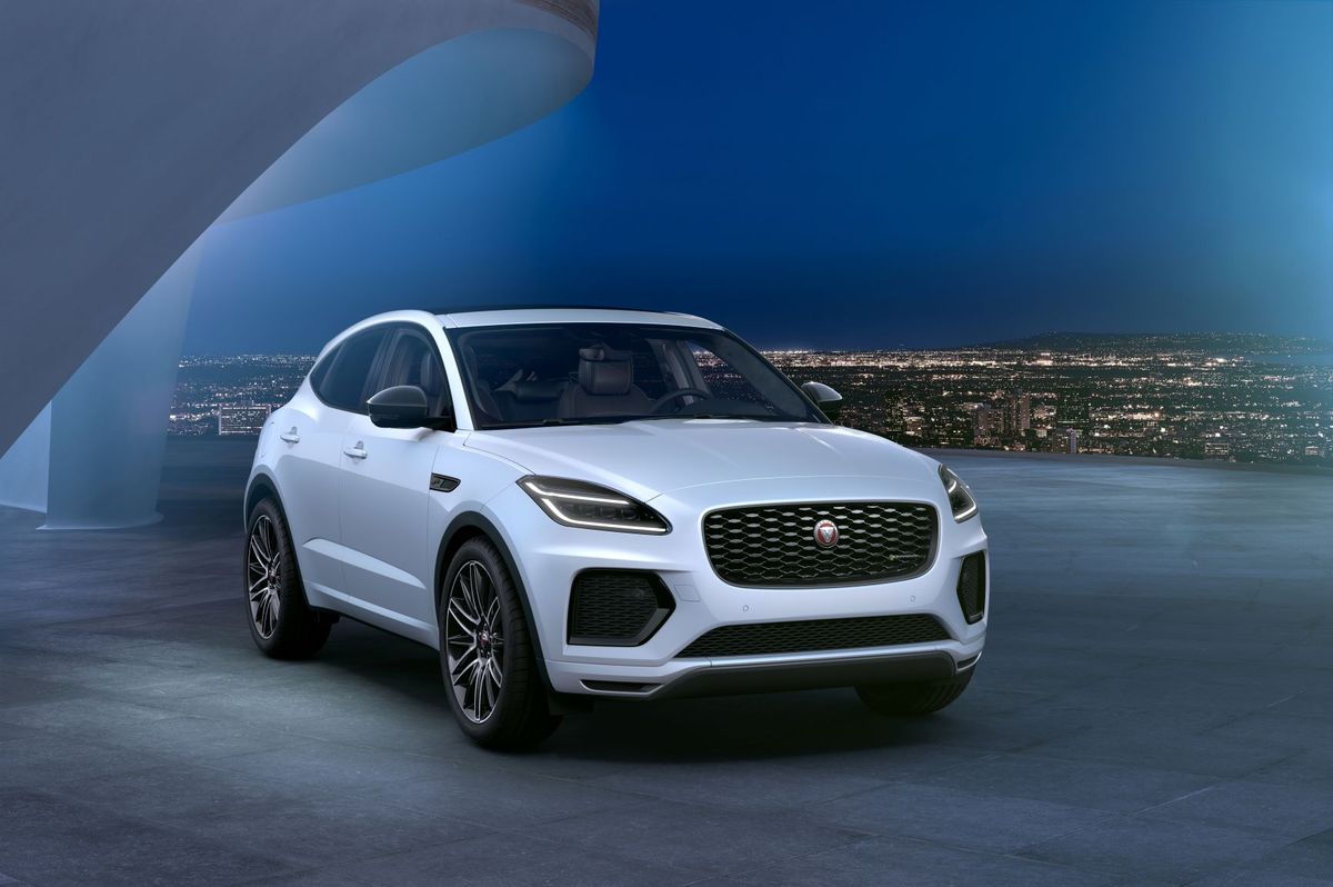Jaguar представив «чорну» версію моделі E-PACE