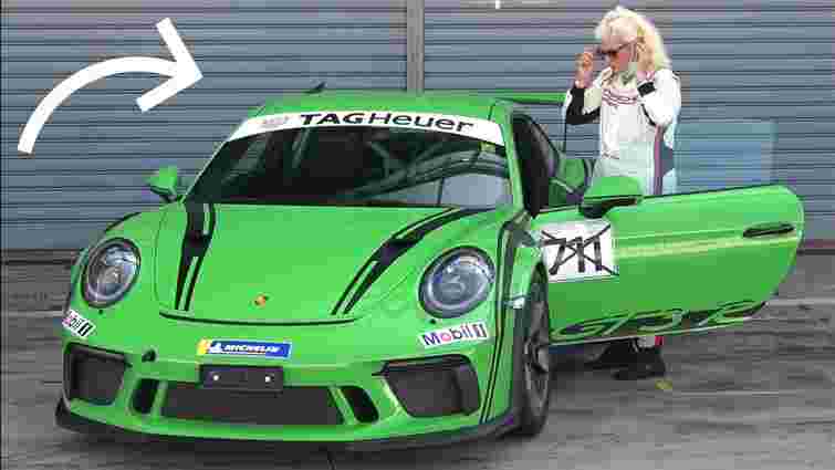 82-річна  Соня Хайнігер випробувала спорткар Porsche 911 GT3 RS