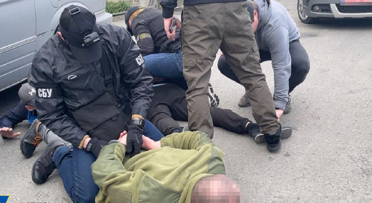 СБУ викрила схему отримання хабарів з власників «євроблях» на Галицькій митниці