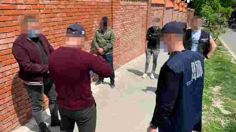 У Львові на хабарі затримали заступника начальника відділу кримінальної поліції та підлеглого