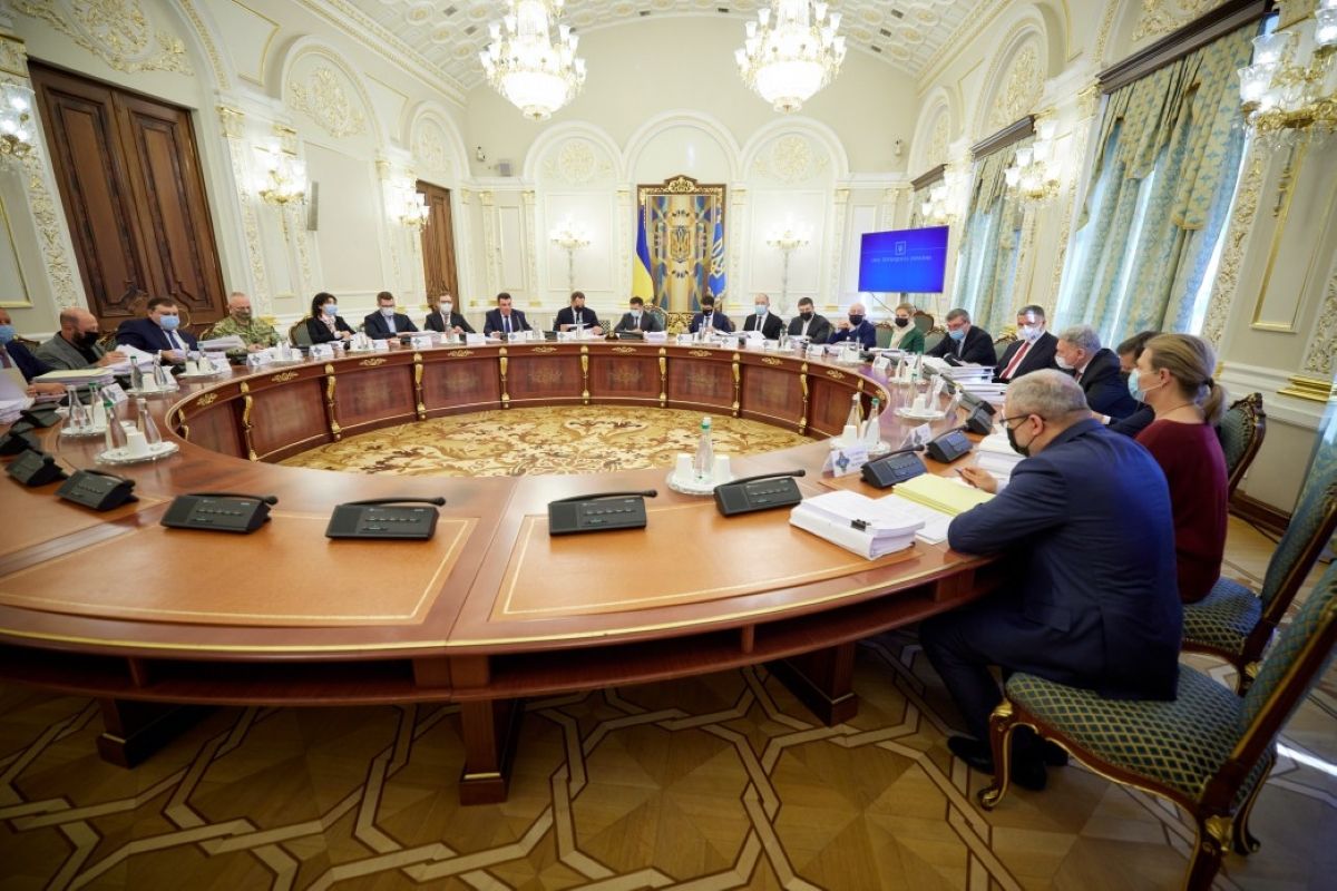 Через санкції РНБО 27 кримінальним авторитетам скасували документи на проживання в Україні