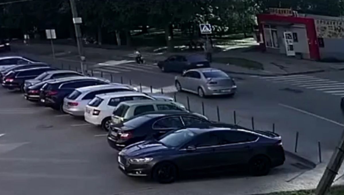 На пішохідному переході у Львові автомобіль збив двох дітей
