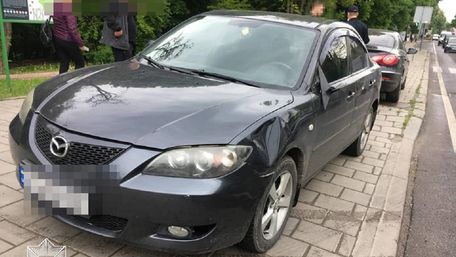 У Львові позбавлений прав нетверезий водій збив двох людей на переході і втік