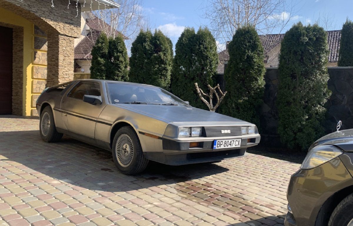 Мешканець Чернівців придбав легендарний спорткар DeLorean із фільму «Назад в майбутнє»